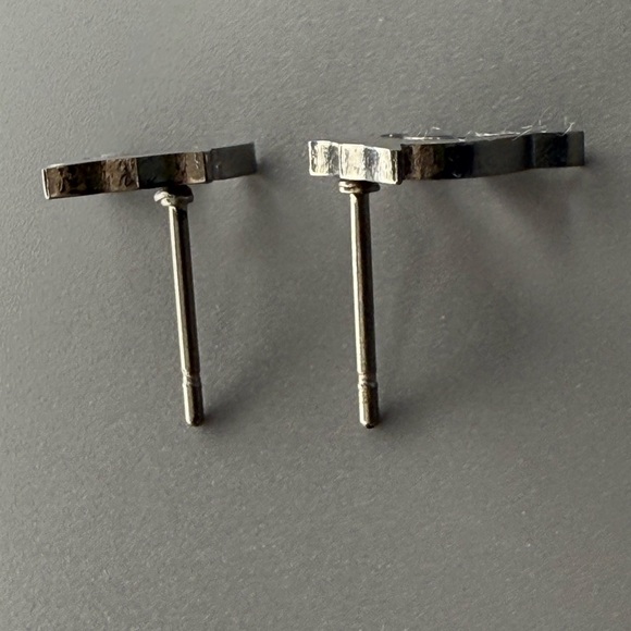 Stainless Steel Waterproof Shark Stud - Picture 4 of 7